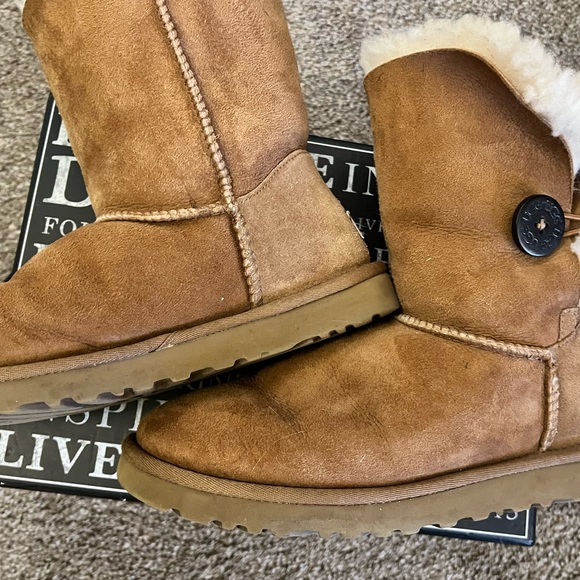 UGG Bailey Button - Chestnut - Picture 3 of 5